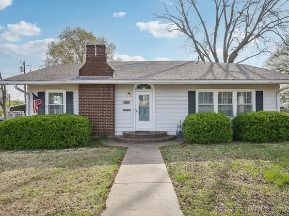 1225 S Delaware Ave, Okmulgee, OK 74447