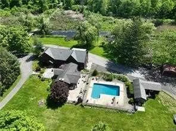 626 LATTINTOWN Road, Marlboro, NY 12542-5135