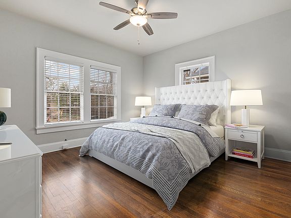 Spacious bedoom