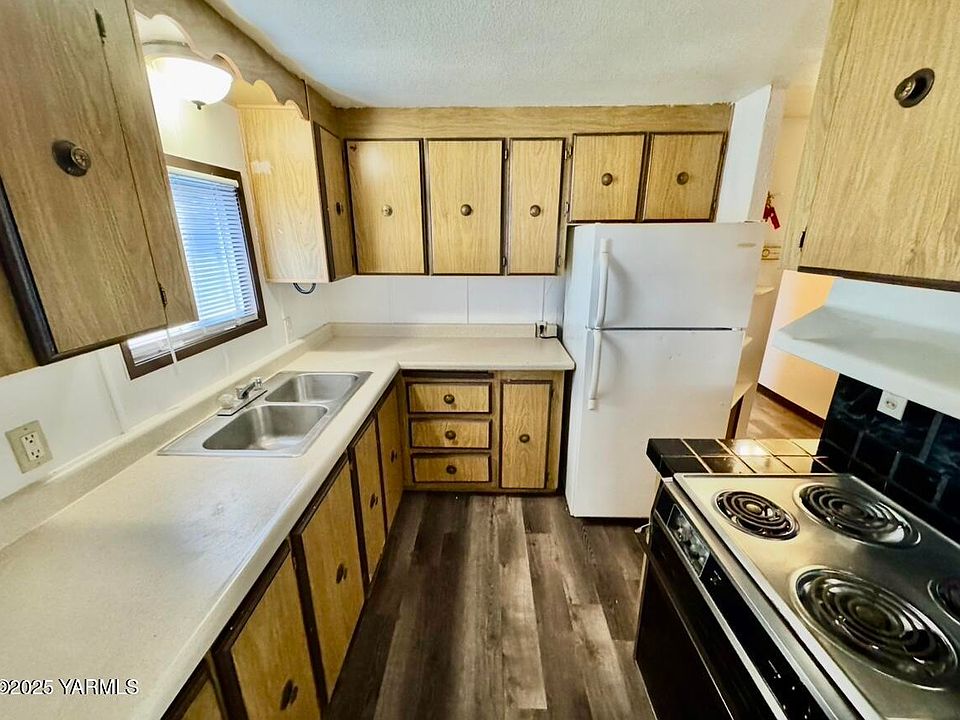 1st image of 401 Moxee Ave Unit 15