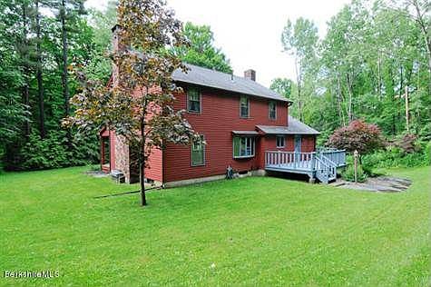 30 Hawthorne Rear yard