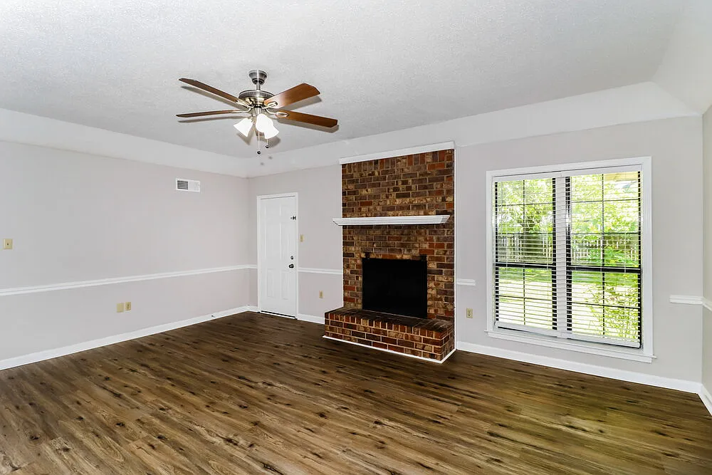 3 bed, 2.0 bath, 1679 sqft, $1,600 — Photo 4