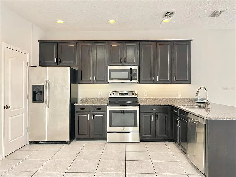 11428 Center Lake Dr — Photo 4