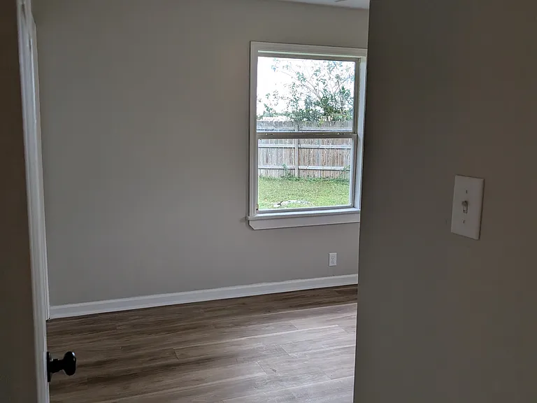 2105 Sun Cir — Photo 16