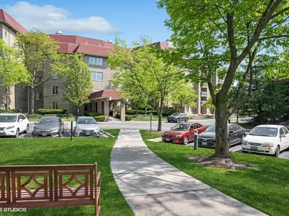 1250 Rudolph Rd APT 5B, Northbrook, IL 60062