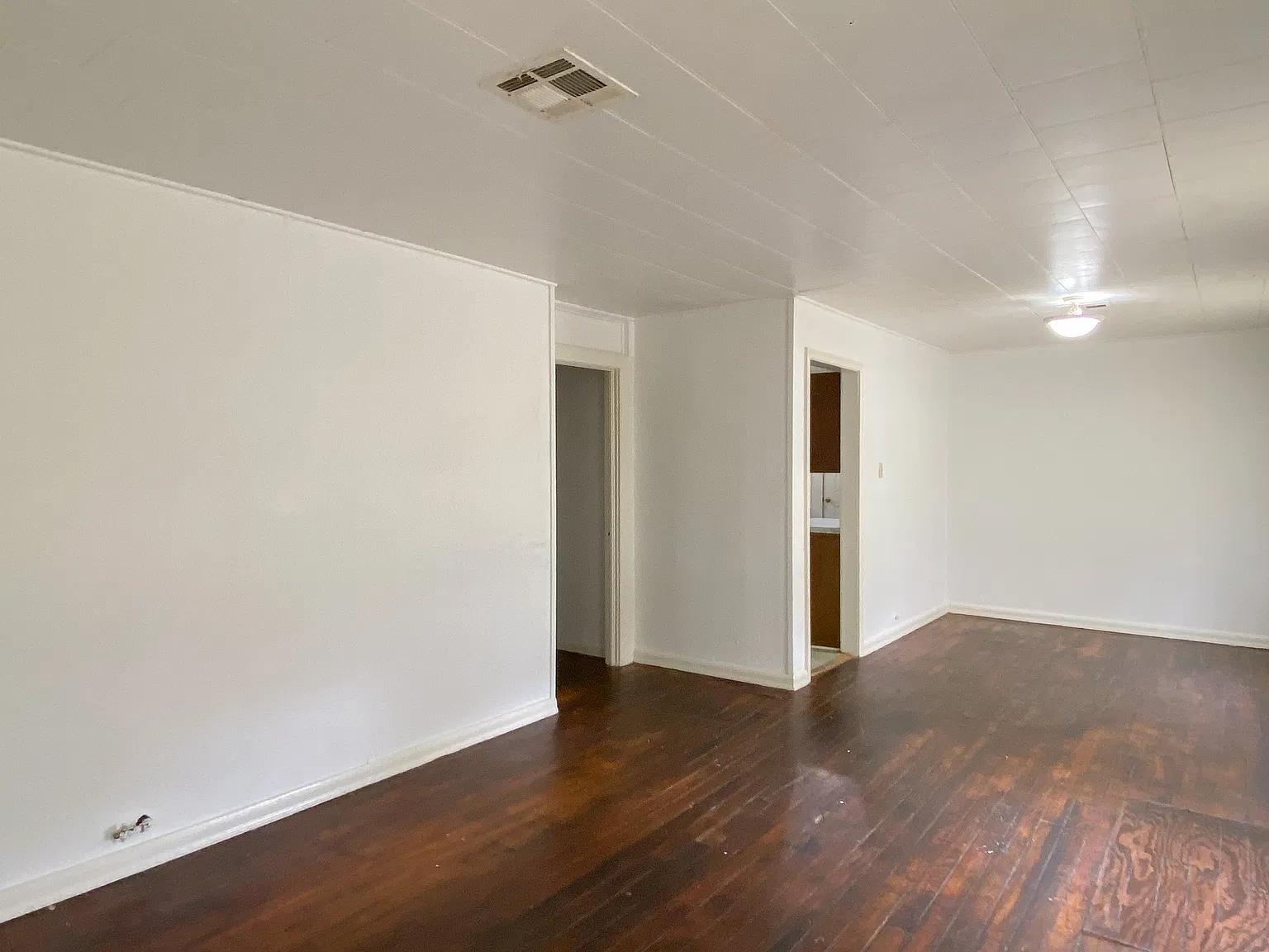 3 bed, 1100 sqft, $895 — Photo 2