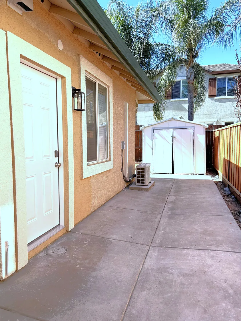 Entrance - 4347 Dalehurst Ln