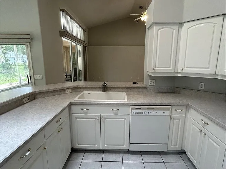 2675 N Canterbury Lake Dr — Photo 6