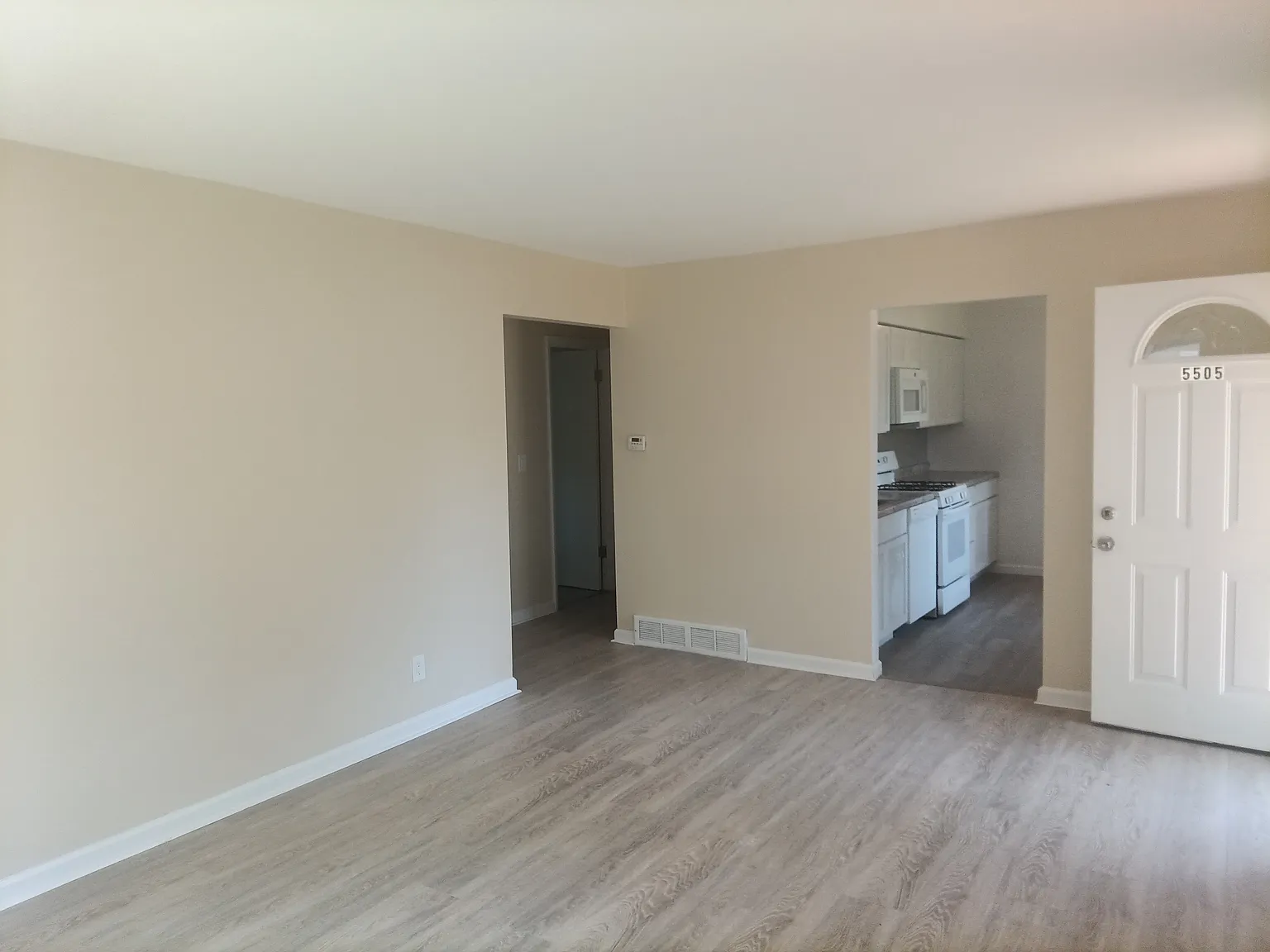 4 bed, 1.5 bath, 1380 sqft, $1,800 — Photo 3
