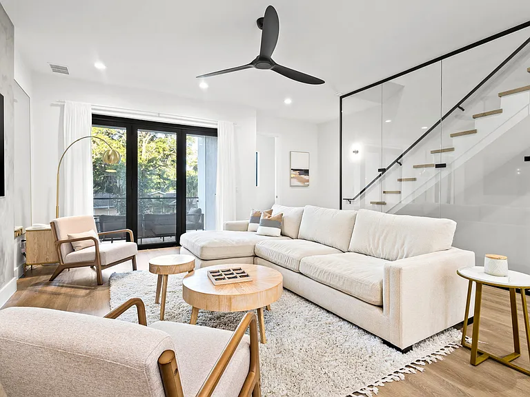 210 W Columbus Dr #3 — Photo 16