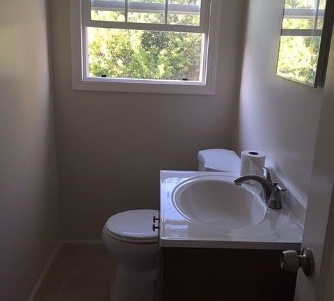 4th image of 728 Medford Ave