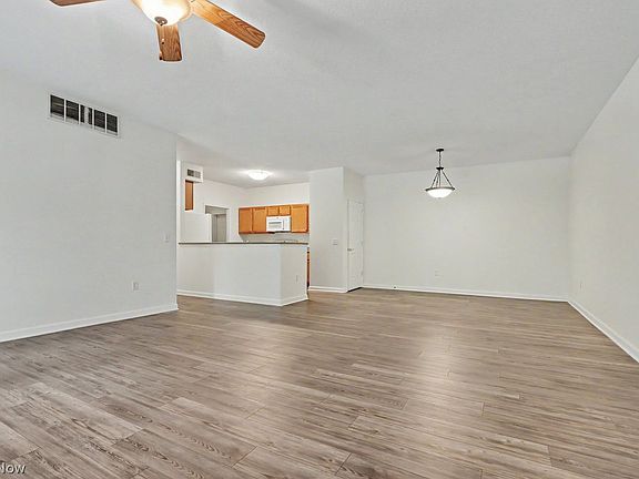 5th image of 522 Robinwood I