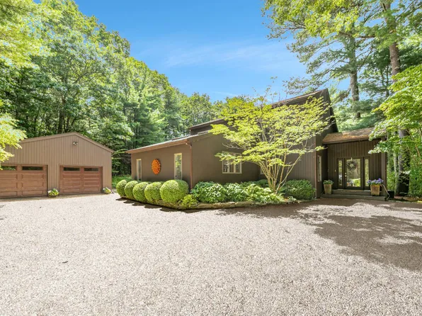 74 Bull Path, East Hampton, NY 11937