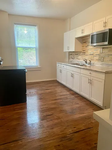 638 Middle Ave Photo 1