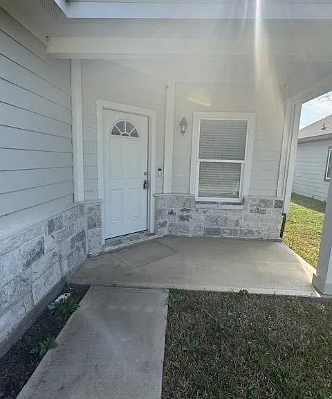 17706 Cedar Crest Dr — Photo 2