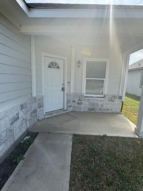Building Photo - 17706 Cedar Crest Dr