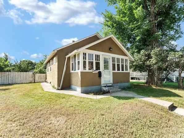 1165 N Yuill St SE, Medicine Hat, AB T1A 0Z4
