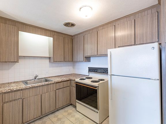 4th image of 40 Whitman Rd APT 2-1