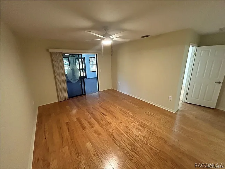 515 E Falconry Ct — Photo 17