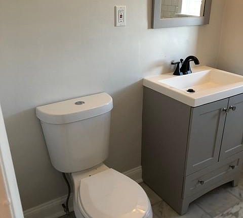 5th image of 90 Winthrop Shore Dr APT 11