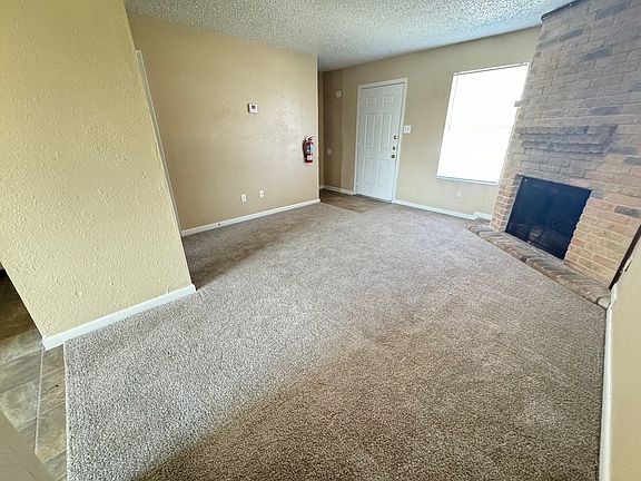 3rd image of 1006 Eastside Dr APT C
