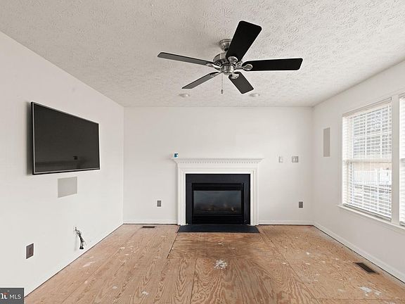 5th image of 304 Watertons Way