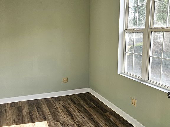 4th image of 860 Northside Dr E #A