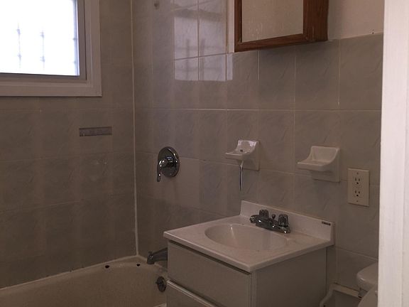 3rd image of 1308 Oakley St #2B