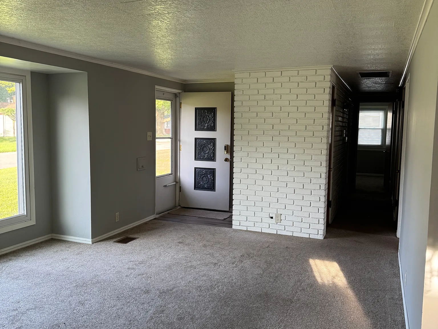 3 bed, 1124 sqft, $1,700 — Photo 2