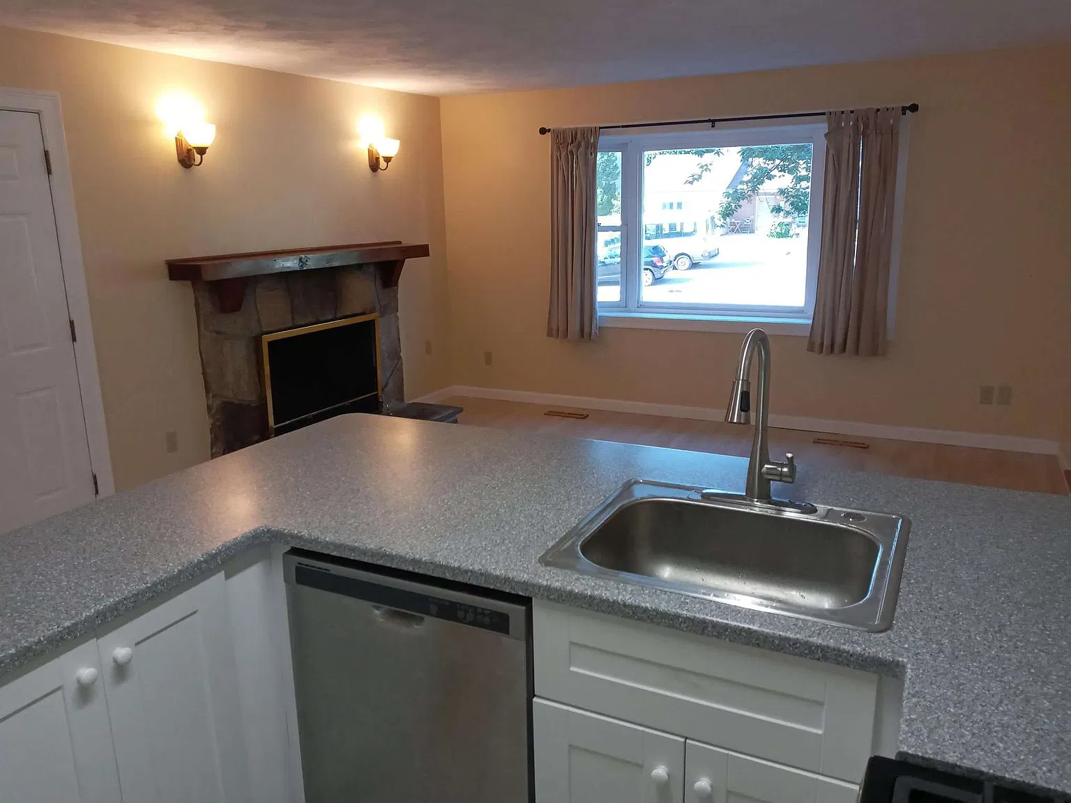 74 Willow Ln — Photo 3