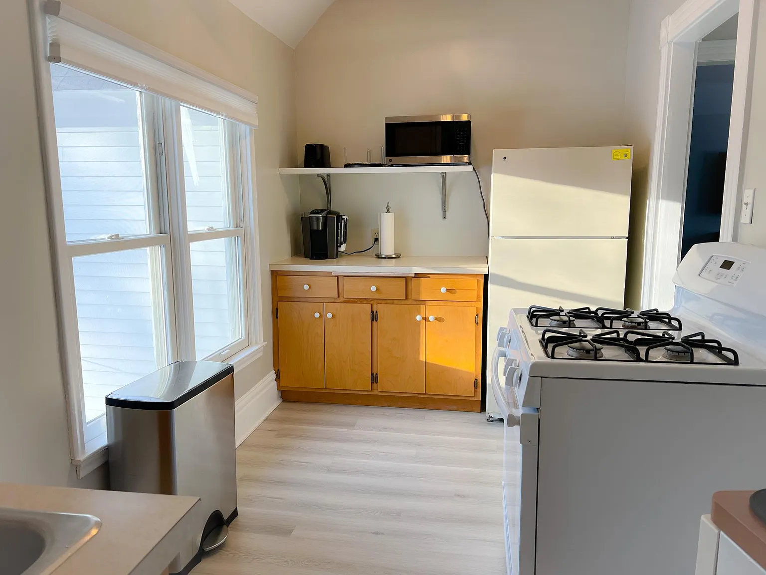 2 bed, 1050 sqft, $2,100 — Photo 4