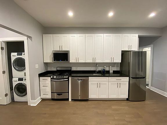 3rd image of 292 Lincoln Pl APT 1B