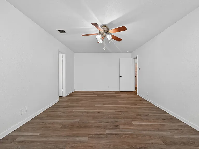 4659 Wetz Dr — Photo 15