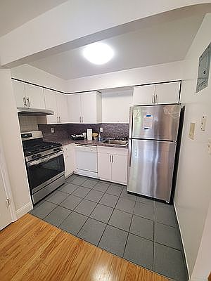 1st image of 27-31 Crescent St #3A