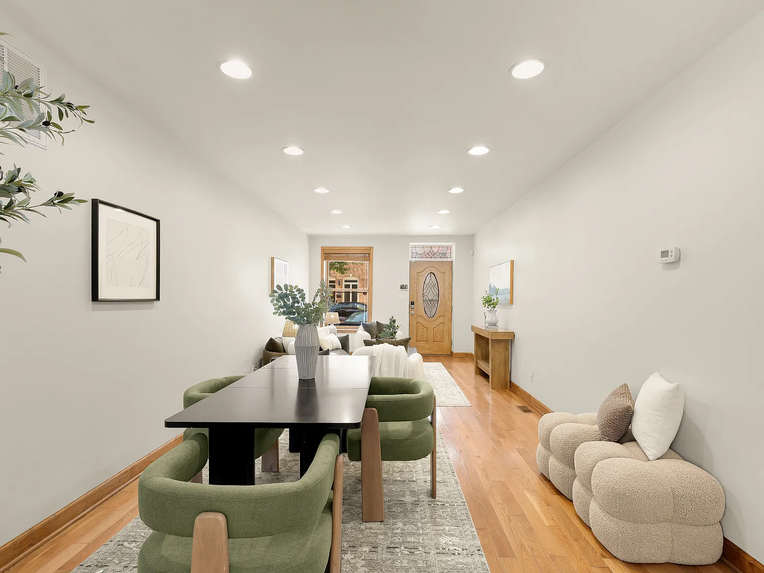3 bed, 2.5 bath, 2600 sqft, $3,000 — Photo 3