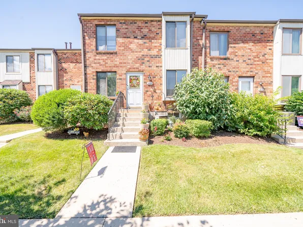 6814 Hilltop Dr #194, Brookhaven, PA 19015