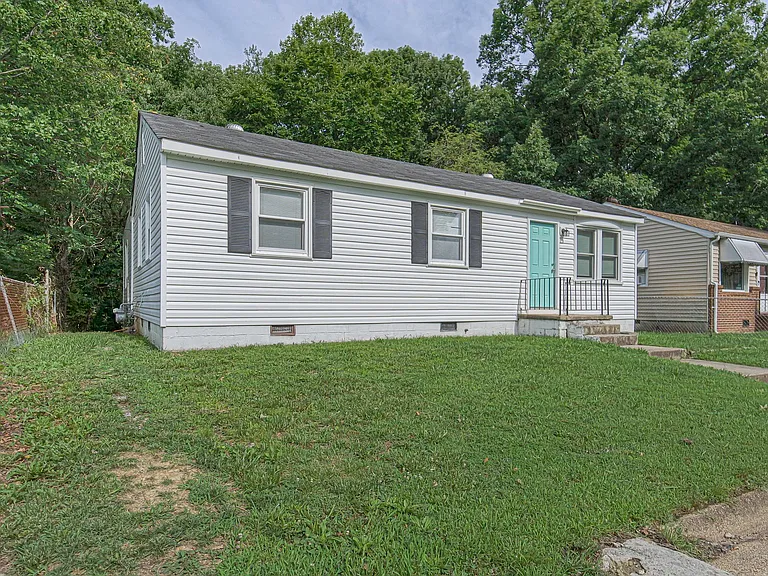 1208 Louis Ln — Photo 13