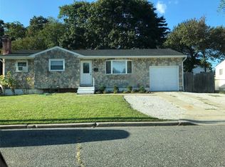 53 Walter St, Brentwood, NY 11717