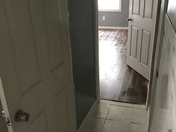 4th image of 10 Columbia Ave