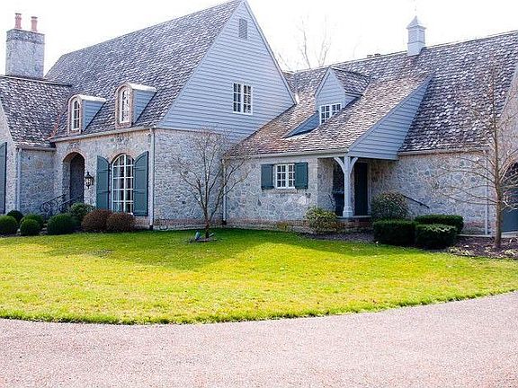 3rd image of 8255 Woodland Creek Dr W