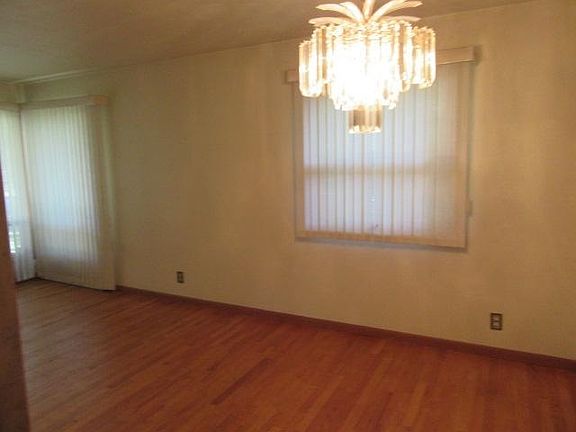 3rd image of 521 W Herrold Ave