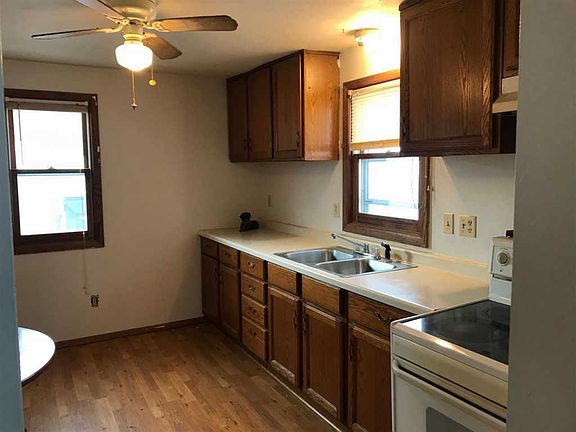 3rd image of 632 Roosevelt St