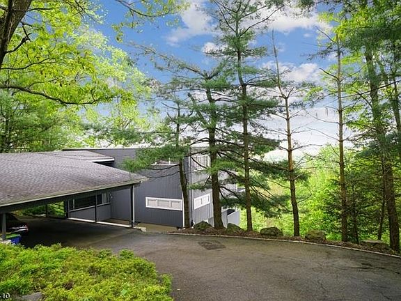 3rd image of 750 Johnston Dr