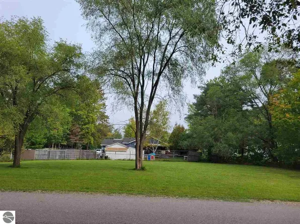Xxx Elm St, Houghton Lake, MI 48629