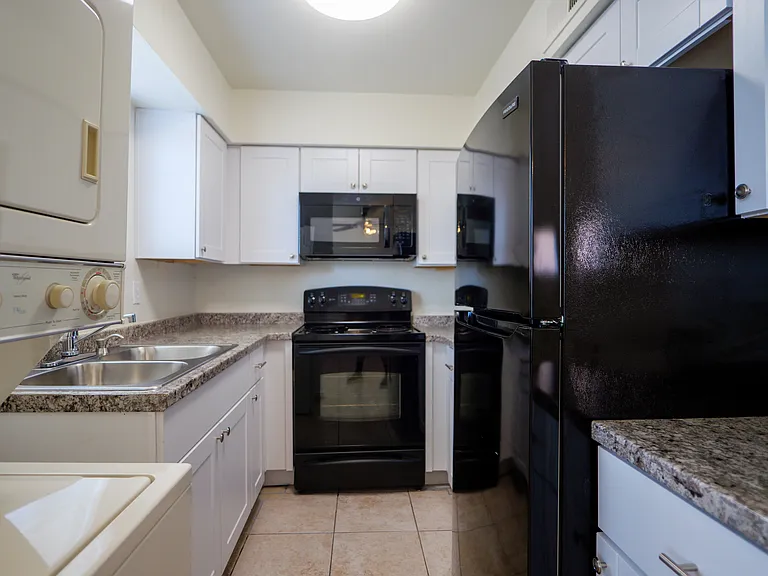 603 E Jacinto St — Photo 5