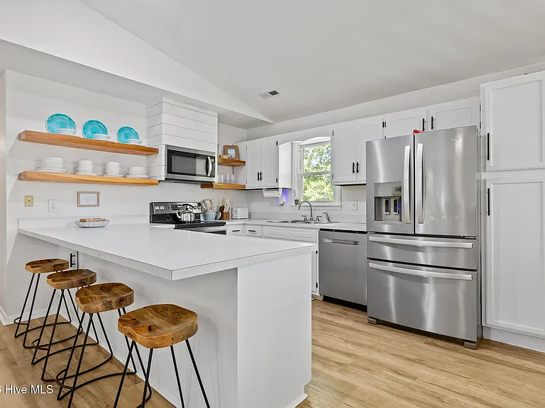 111 Ocean Oaks Dr — Photo 2
