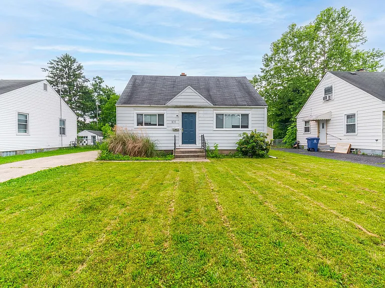 1193 Carolyn Ave — Photo 1