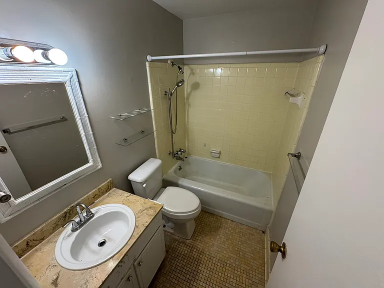 424 Morgan Ln — Photo 12