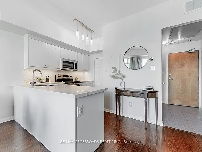 550 Front St W #614 — Photo 10