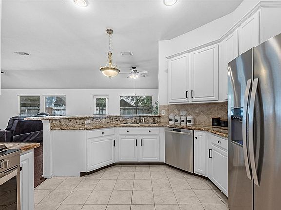 3rd image of 3539 Lakearies Ln